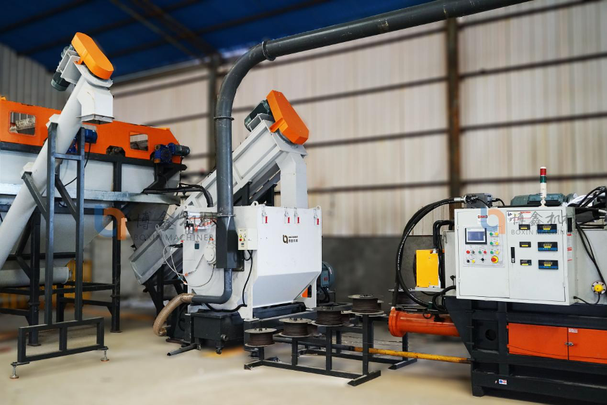 Plastic flakes dewatering machine